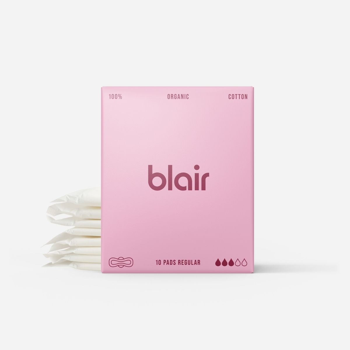 En Blair-förpackning med trosskydd på en grå bakgrund med en hög bindor vid sidan