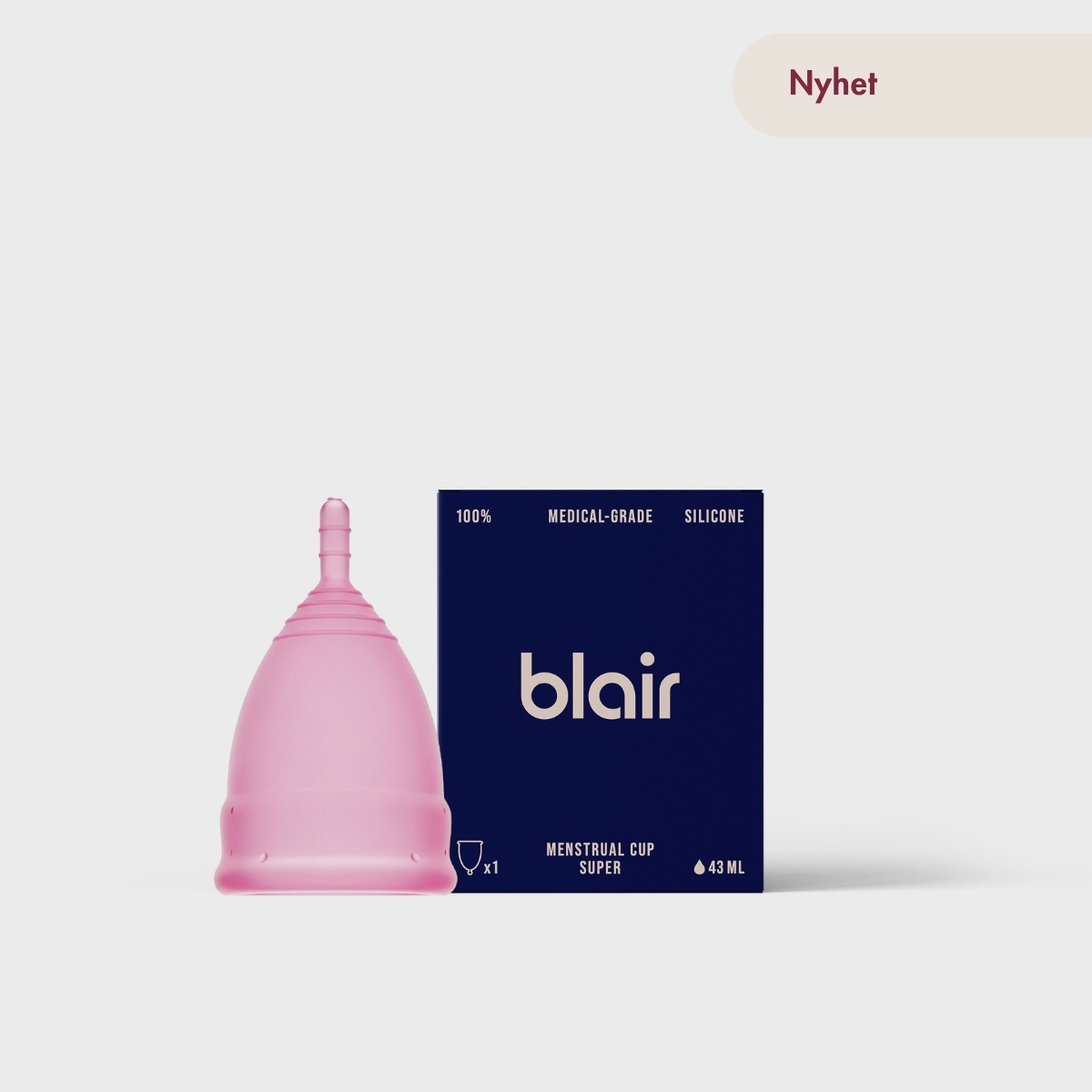 En Blair-förpackning med en menskopp på en grå bakgrund