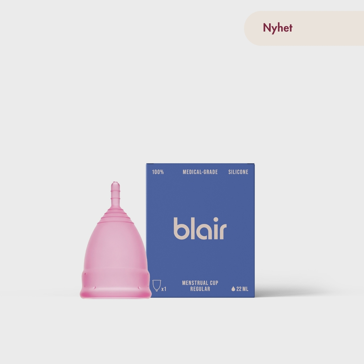 En Blair-förpackning med en menskopp på en grå bakgrund