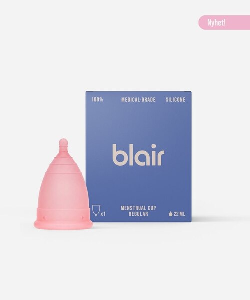 En Blair-förpackning med en menskopp på en grå bakgrund
